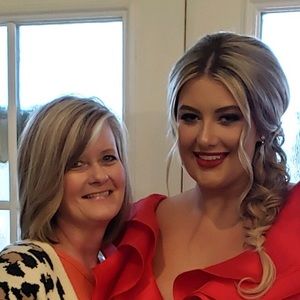 Meet your Posher, Holly